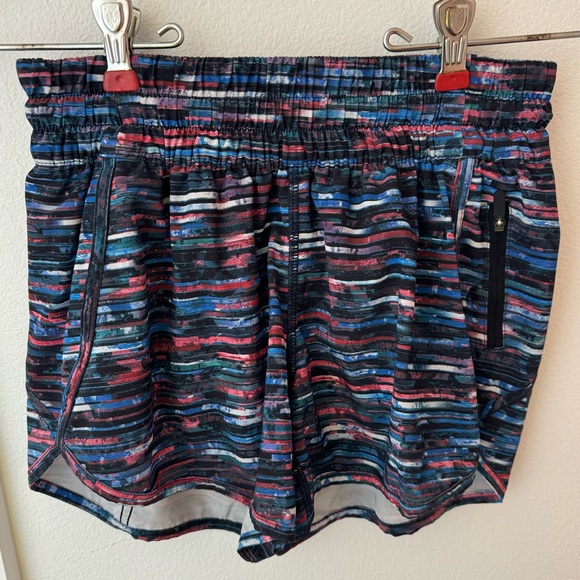 • Lululemon • NWOT Women’s 4” tracker short size 6 - Picture 2 of 12